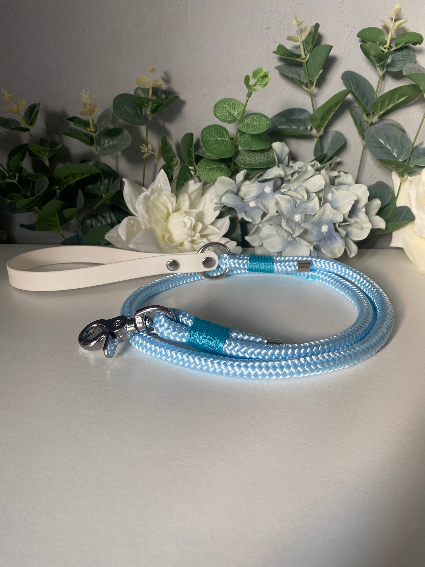 Pastel Blue Paracord Lead