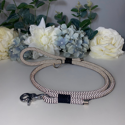 Reflective Black And White Paracord Lead