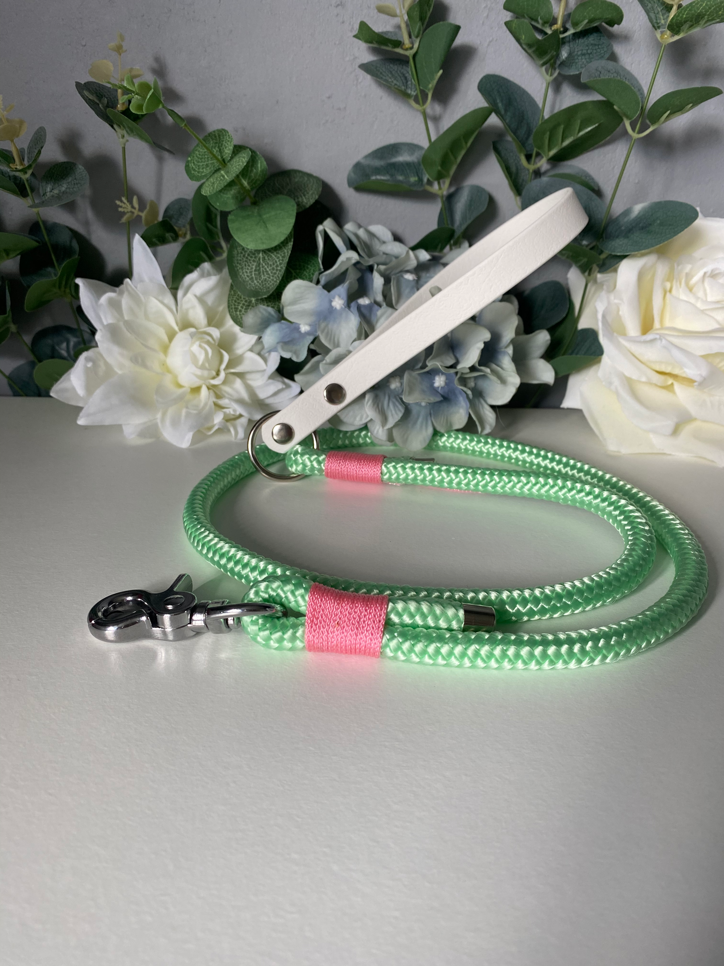 Pastel Mint Paracord Lead