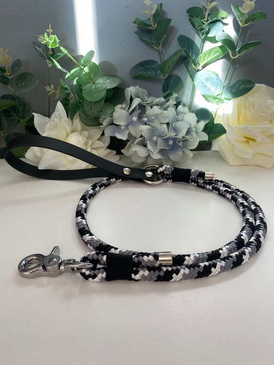 Black Camo Paracord Lead